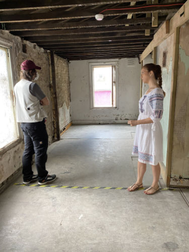 Alex Sultoon Elena Harding on set